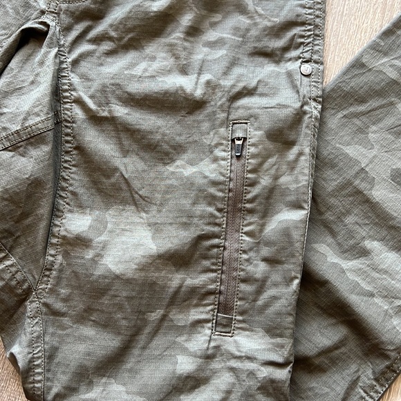 Size Small Grey Vuori Ripstop Camouflage Pants - Picture 2 of 10